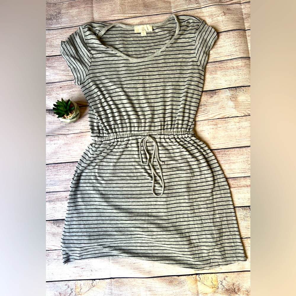 OLIVE&OAK Grey Small Striped Dress With Drawstring
